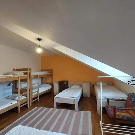 The Villa, Center 게스트하우스