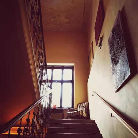 The Villa, Center Pensión *