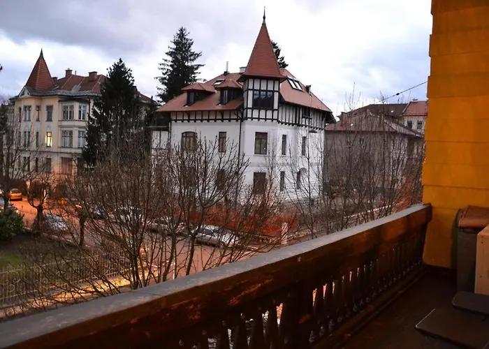 The Villa, Center Konukevi *