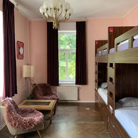 בית הארחה The Villa, Center *